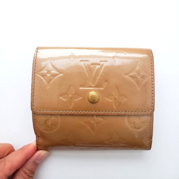 Authentic Louis Vuitton Vernis Compact Wallet - Picture 3 of 16